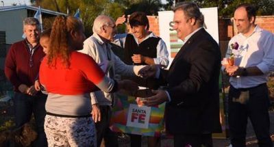Entregaron 10 viviendas a vecinos del barrio Las Lomas