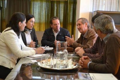 Puerto: Reuni�n del ministro Carlos Schepens con empresarios franceses
