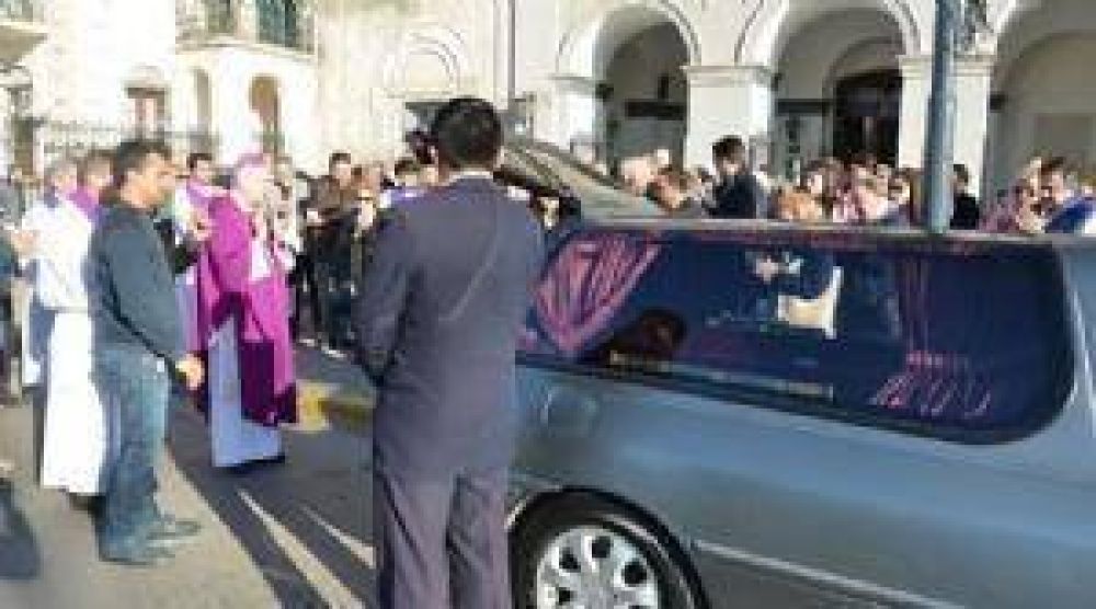 Emotiva despedida al padre Jos� Mar�a