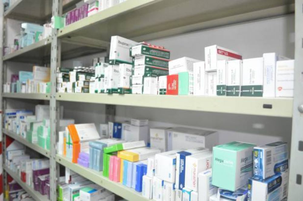 Pese al retraso de pago, farmacias locales siguen atendiendo por PAMI