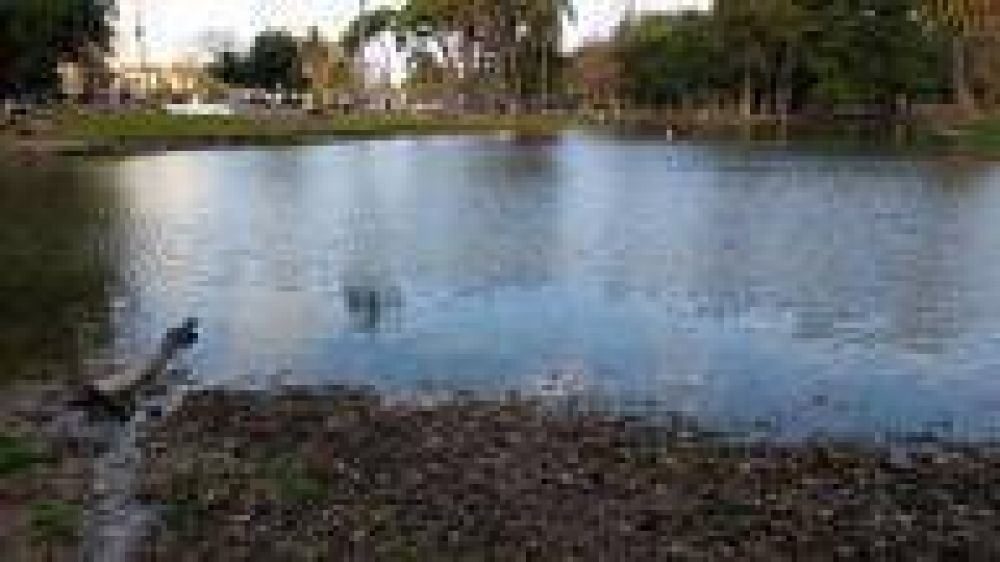 La Plata: El lago del Parque Saavedra se est quedando sin agua, y hay basura por todos lados