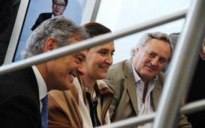 De la Torre visit� una planta de producci�n de heladeras en Ca�uelas
