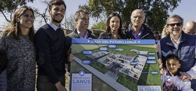 Stanley visit� Lan�s y anunci� la construcci�n de una Casa del Futuro