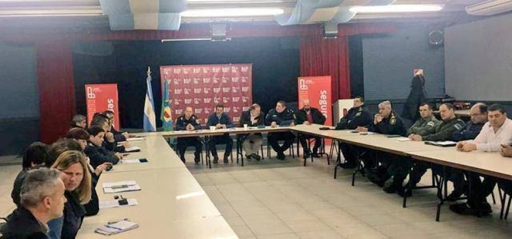 Los jefes policiales de Lan�s se reunieron con concejales