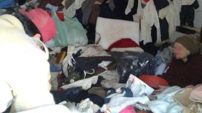 Allanan y desalojan departamento c�ntrico repleto de basura