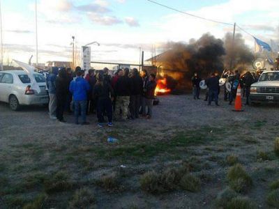 Petroleros Privados inici� huelga por el despido de 9 trabajadores