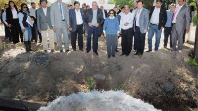 Obra de agua para 15 mil vecinos