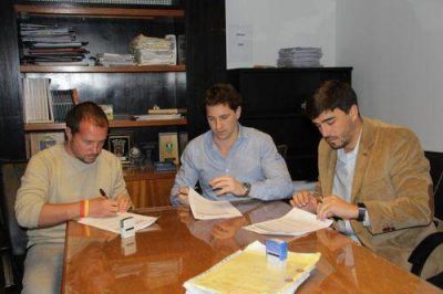 Galli firm� convenio con Van Tooren