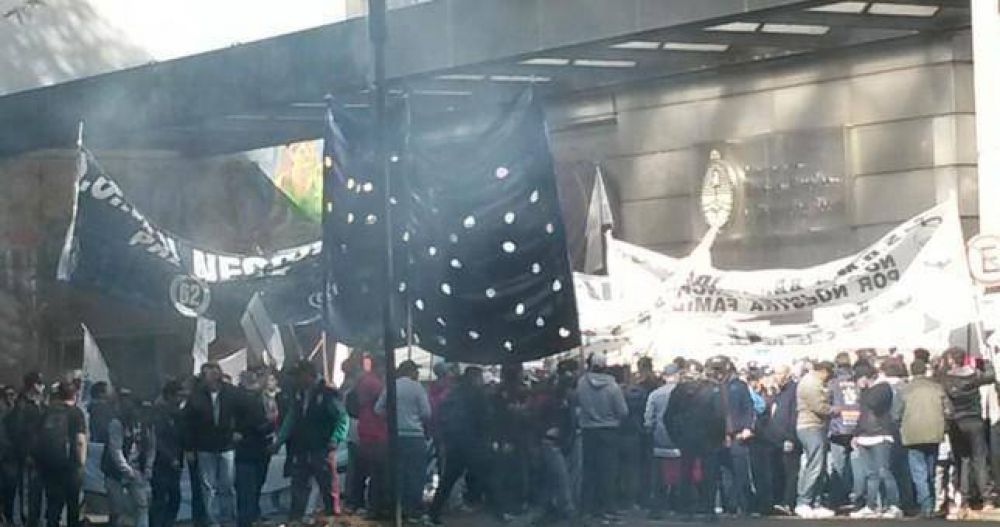 Cientos de martimos reclamaron el cese inmediato de la intervencin del SOMU