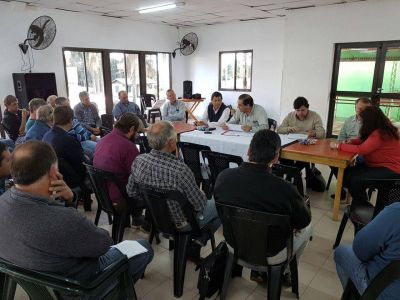 No hubo acuerdo en el precio del t� y se pas� a un cuarto intermedio
