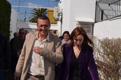 Vidal y Suescun entregaron escrituras a 120 familias en Rauch