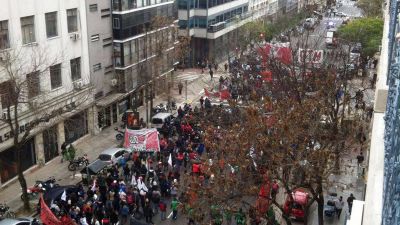Por la Marcha Federal, piqueteros bloquean los accesos a Puerto Madero