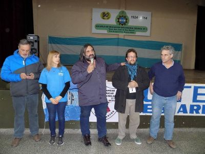 Una columna de la Marcha Federal pas� por la ciudad junto a Roberto Baradel