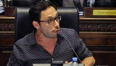 Ferraro celebr� la aprobaci�n de la estaci�n Carlos J�uregui
