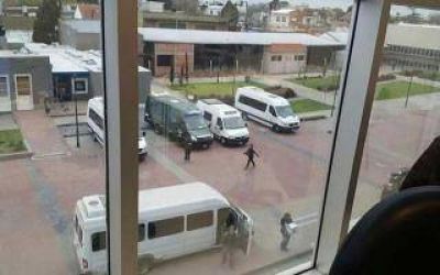 Gendarmer�a allan� el municipio de Berazategui
