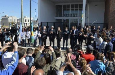 Uno y uno de Vidal: fotos con un intendente peronista y otro radical