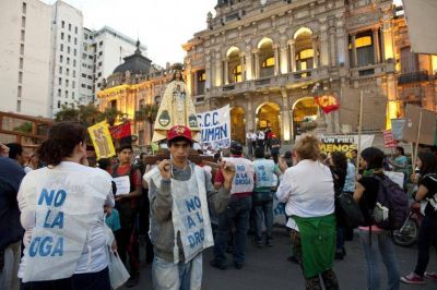 Opositores critican las pol�ticas de adicciones