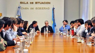 Das Neves reuni� a j�venes que integran el gabinete y los convoc� a una participaci�n pol�tica m�s activa