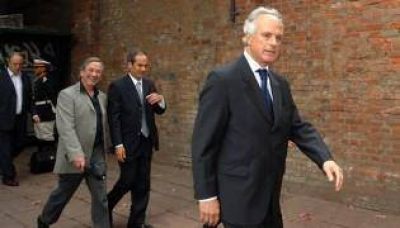 La UCR porte�a sali� en defensa del �Coti� Nosiglia