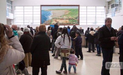 Extendieron hasta las 17 el horario para el recambio de tarjetas, pero s�lo para la sede del Municipio