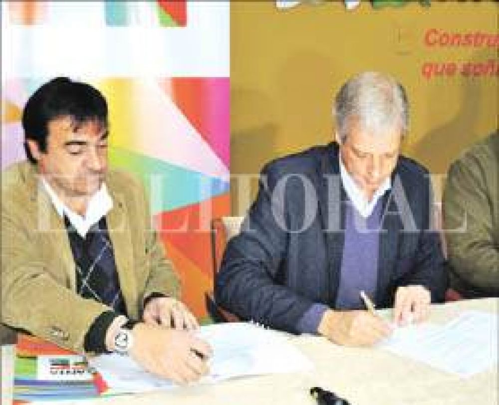 Obras de viviendas y red cloacal benefician a vecinos de Avellaneda