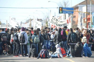 Estudiantes levantaron la toma del Consejo Escolar
