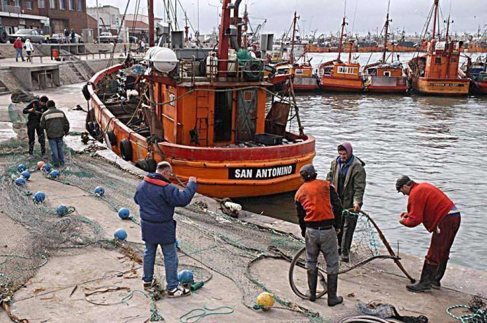 Contin�a la b�squeda de los tres tripulantes del buque �San Antonino� desaparecidos
