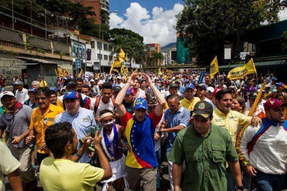 Aerolneas Argentinas no volar a Caracas por las protestas contra Maduro