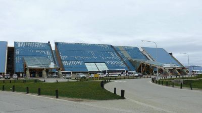 La provincia sigue siendo un colador para la droga: ingres� coca�na por el aeropuerto de Ushuaia y fue detenido saliendo a pie