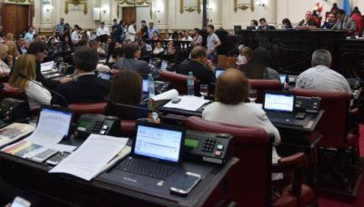 Proponen que se use menos papel en la Legislatura