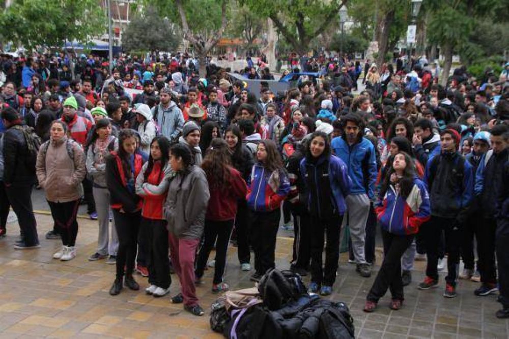 Pese al fr�o, unos 5 mil j�venes peregrinaron a Ceferino Namuncur�