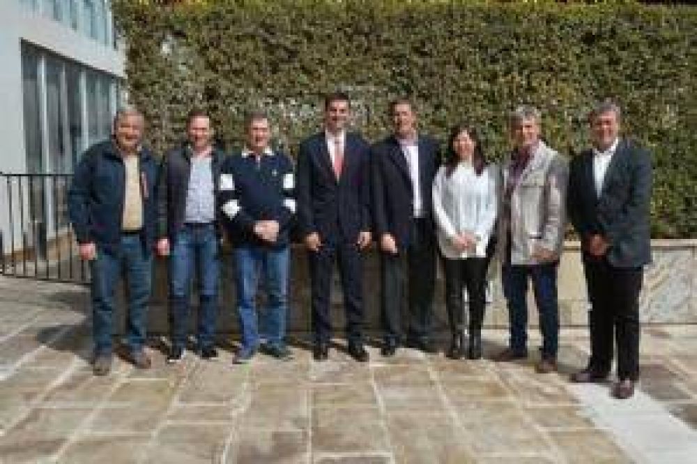 Urtubey se reuni� con l�deres del PJ en Mendoza