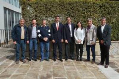 Urtubey se reuni� con l�deres del PJ en Mendoza