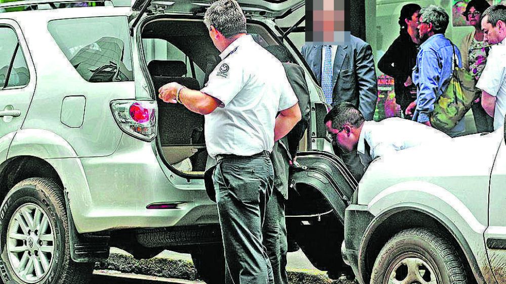 Un fiscal le exige a Jaldo recibos de gastos sociales