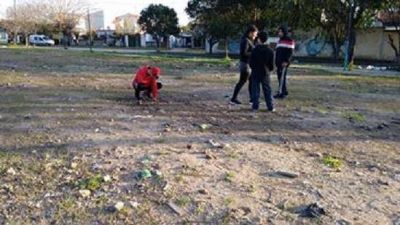 PIDEN AL MUNICIPIO QUE LIMPIE CANCHITA DE FUTBOL EN MONTE CHINGOLO