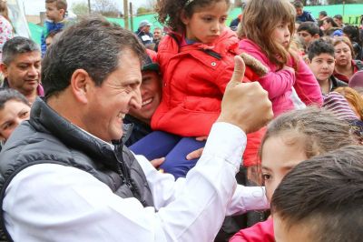 Massa visit� Florencio Varela y dispar� contra el intendente Pereyra