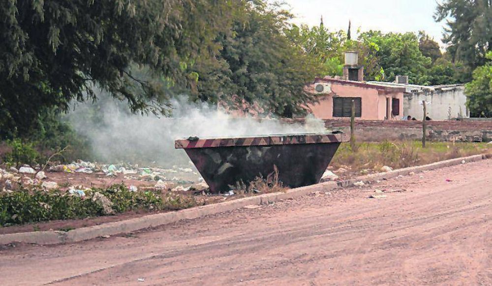 Solicitan a los vecinos no quemar basura y pasto