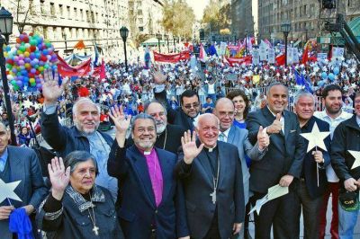 Chile: Entregan al gobierno 600 mil firmas pidiendo �apoyo a la vida�