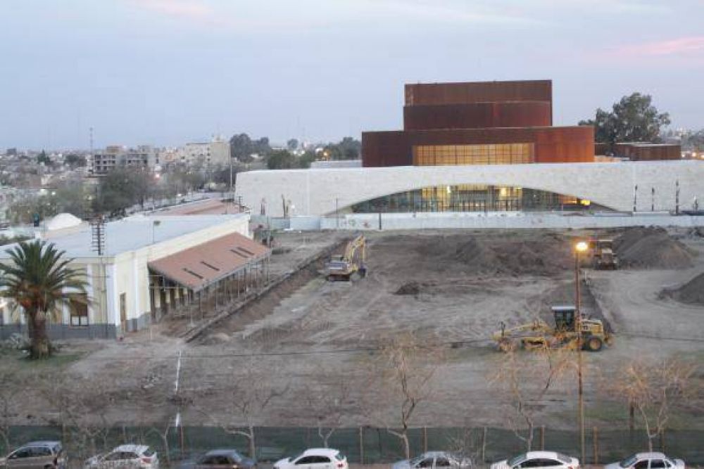 Para aprovechar el incremento de vuelos, incluir�n al nuevo teatro en paquetes tur�sticos