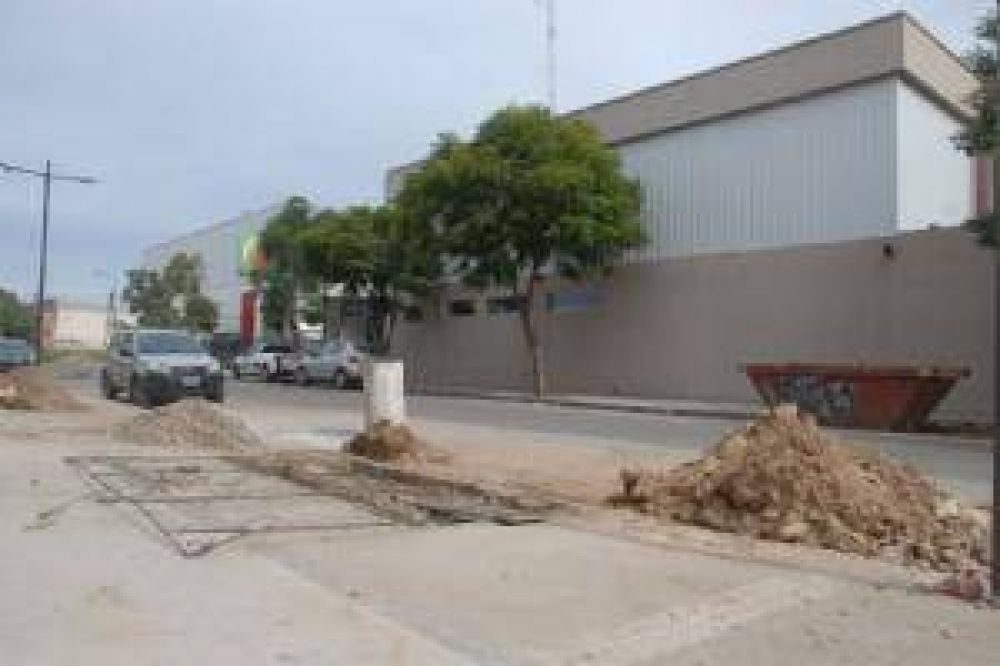 Por el puente, Jalil recibe a la Uni�n de Arquitectos