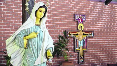 Conmoci�n por imagen de la virgen que sonr�e