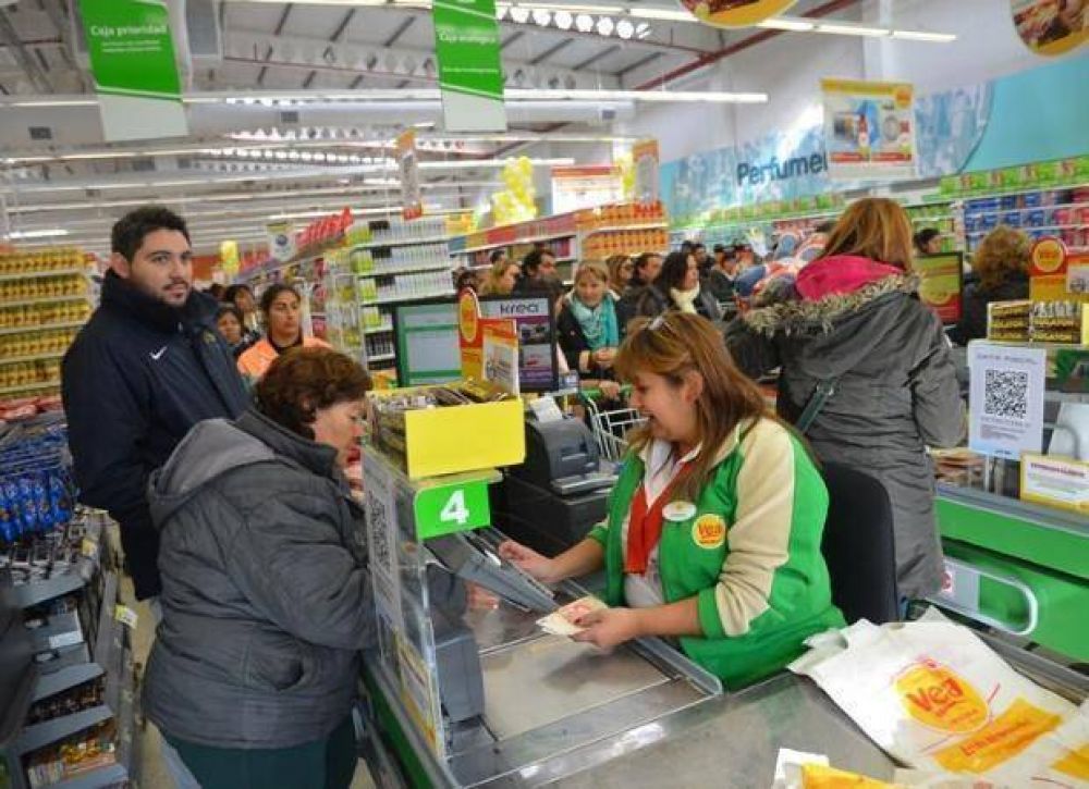 La Iglesia apoya que cierren los supermercados el domingo