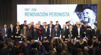 El peronismo pidi� una renovaci�n y le envi� gui�os a Massa