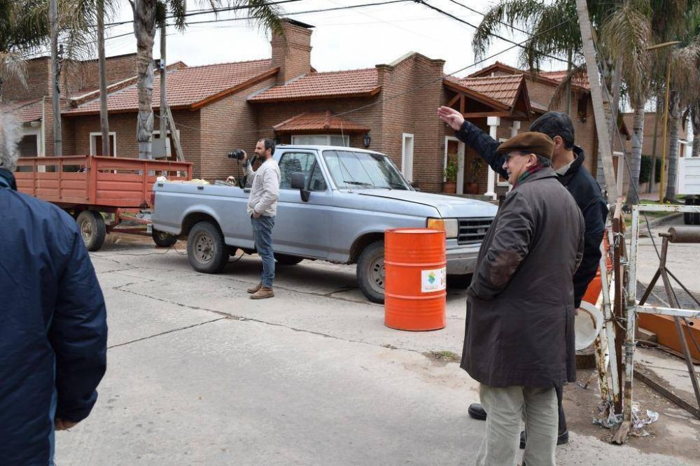 Empezaron a trabajar en el recambio del colector cloacal en calle Emparanza