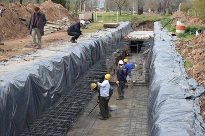 Salom�n y Candia observaron trabajos de desag�es pluviales en calle Zamorano