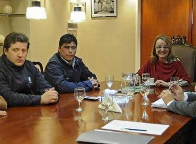 Alicia y petroleros buscan evitar que se profundice la crisis del sector