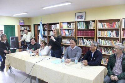 Bertone firm los convenios relacionados al Programa Nacional de Alfabetizacin