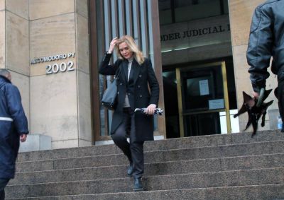 El�as de P�rez ratifica la denuncia de manejo irregular de fondos contra el ex gobernador, L�pez y De Vido