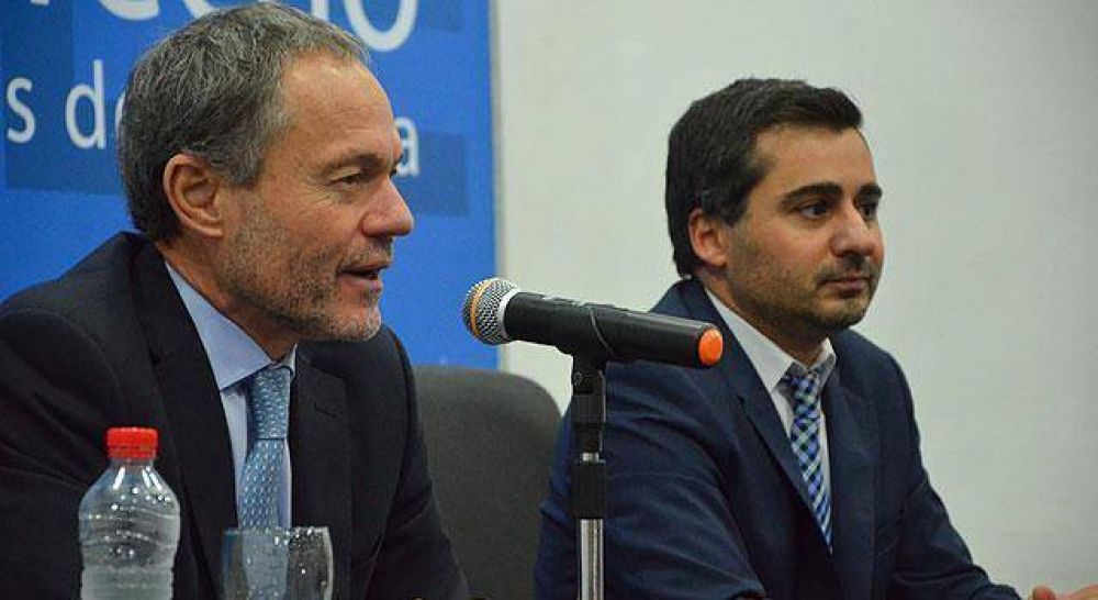 Ferrari y Molea disertaron en la UNLZ