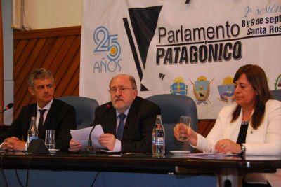 Con reclamos por los r�os, Verna abri� el Parlamento